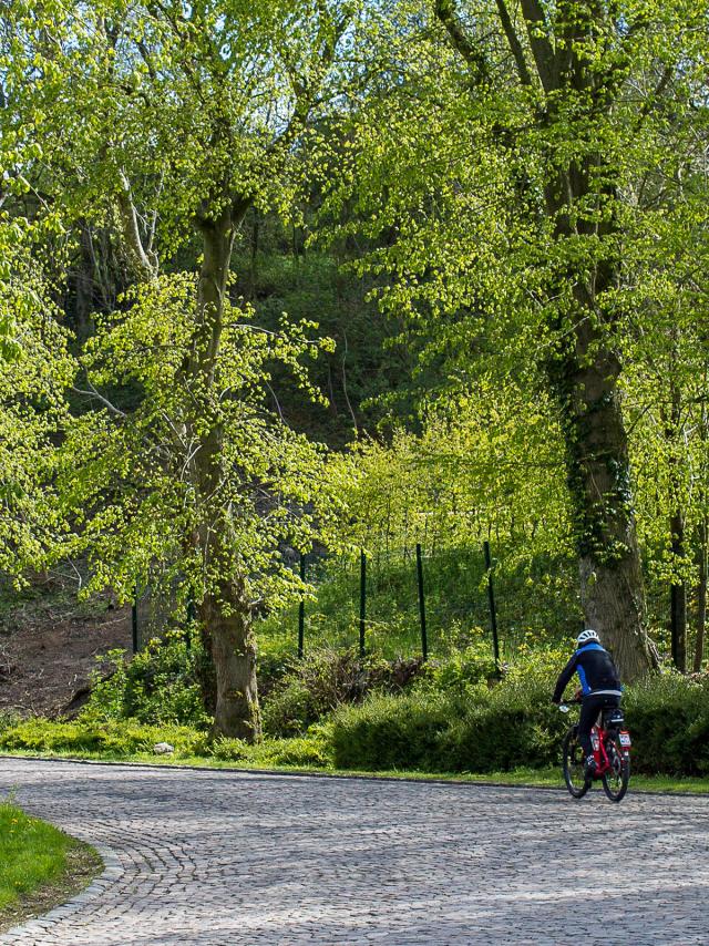 Cassel Ascension à vélo sur les pavés